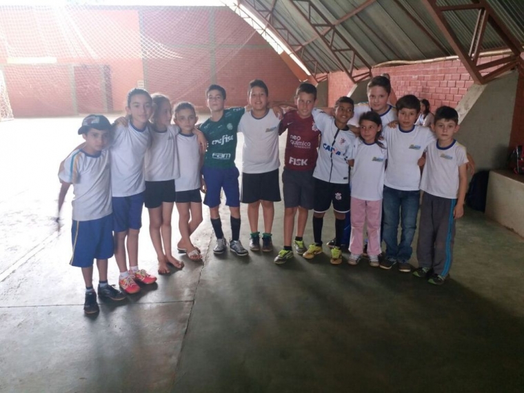 Secretaria de esportes de Nova Laranjeiras dá continuidade ás escolinhas de futsal